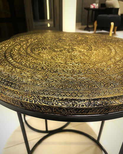 Edge of the embossed top and black metal frame